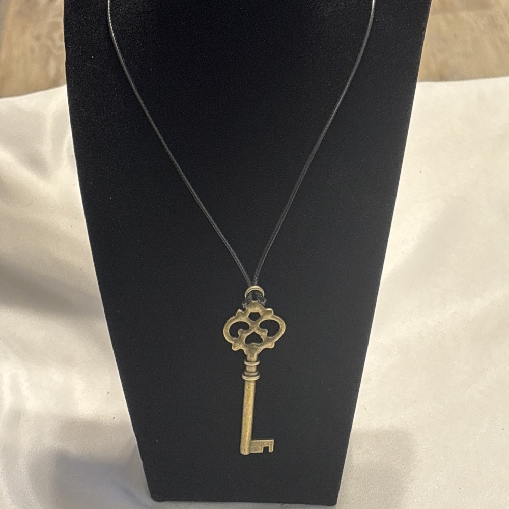 Vintage Style Skeleton Key Pendant Necklace Brass Tone Gothic Cord